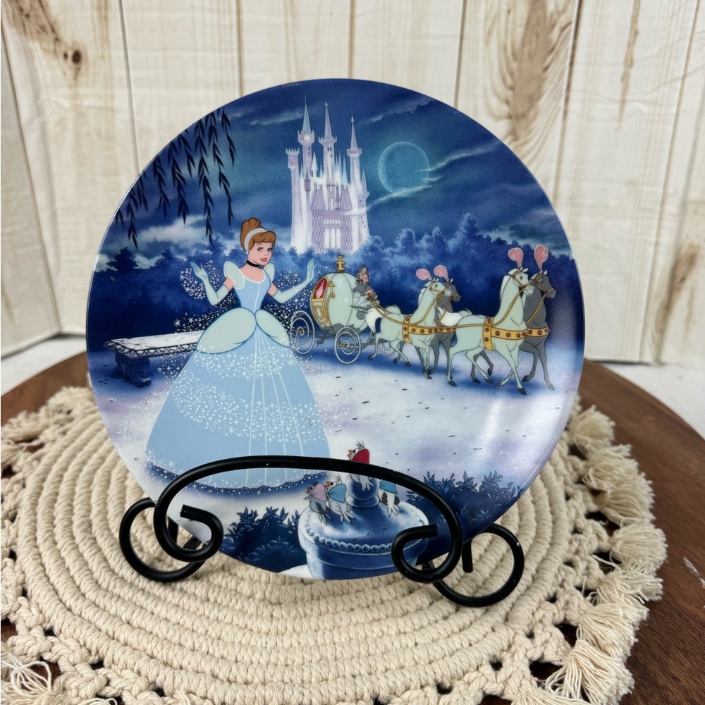 Knowles White Porcelain Cinderella Disney Treasured Moments Collector Plate.1992